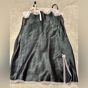 VS Sz Small Black/Soft Pink Satin/Lace Chemise/Slip